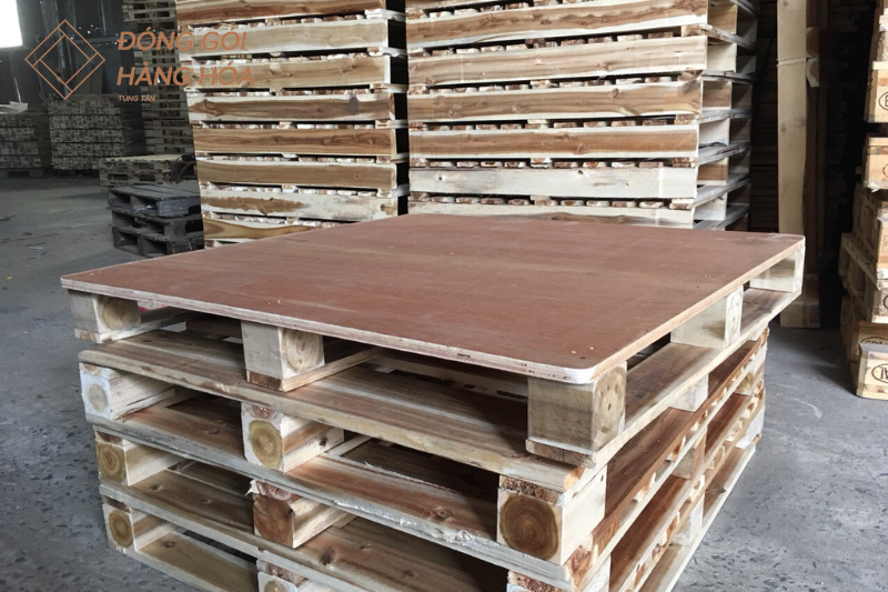 pallet go ep gia bao nhieu