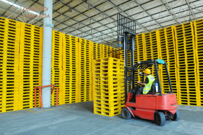 pallet nhua gia bao nhieu tien